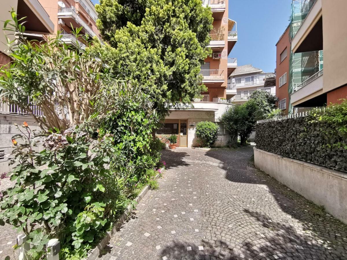 Cozy San Pietro Apartment Rome Luaran gambar